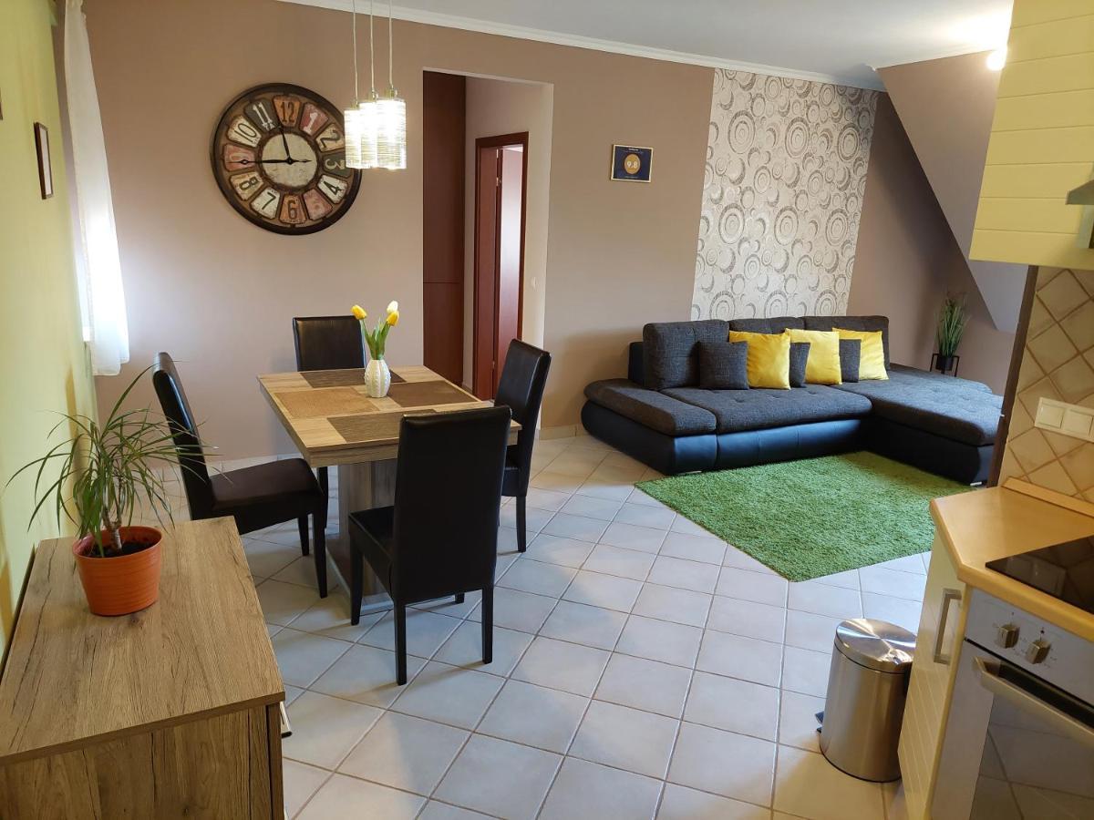 Samuci Apartman Hajduszoboszlo Ngoại thất bức ảnh