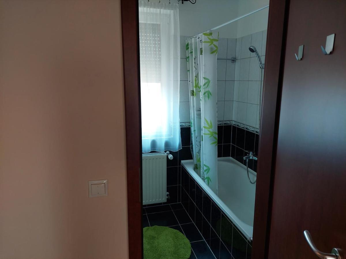Samuci Apartman Hajduszoboszlo Ngoại thất bức ảnh