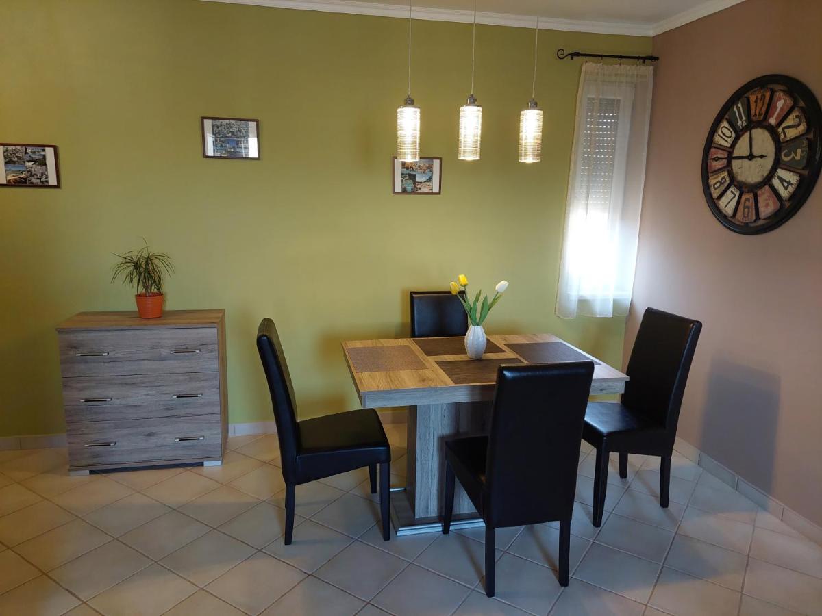 Samuci Apartman Hajduszoboszlo Ngoại thất bức ảnh